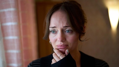 Laura Haddock como Lisa
