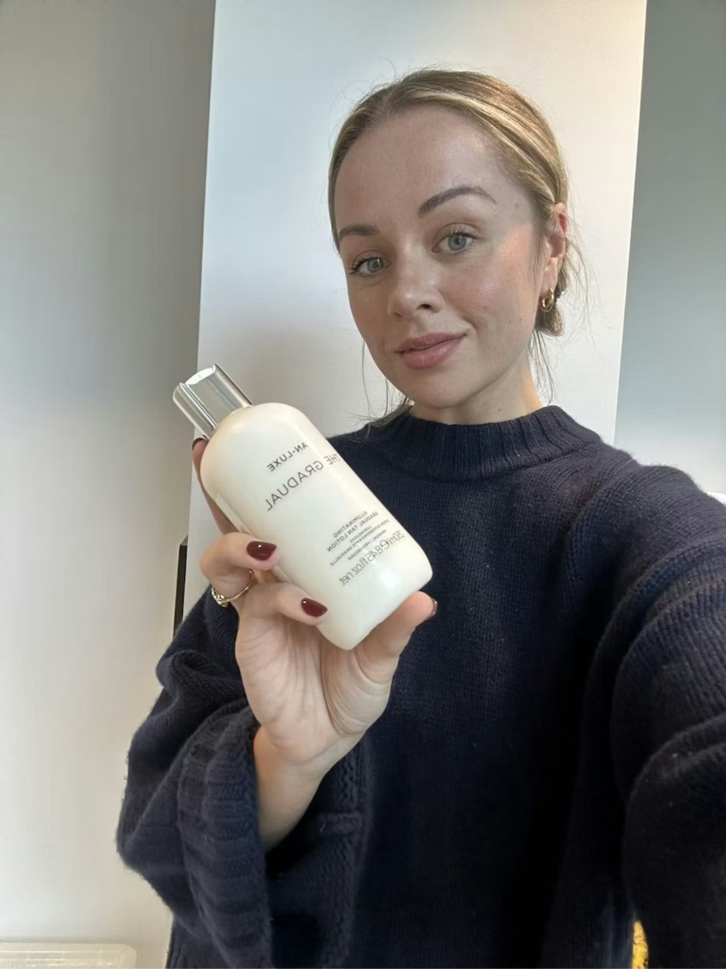 Rachael Martin using the Tan-Luxe The Gradual Illuminating Tanning Lotion
