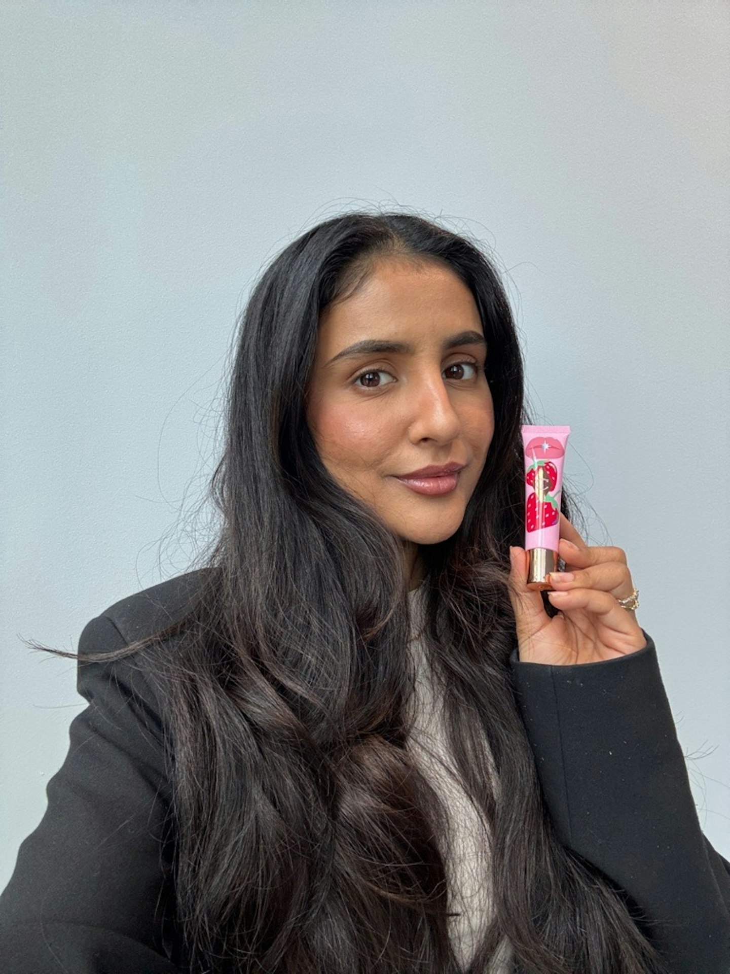 Sameeha Shaikh using the Charlotte Tilbury Unreal Lips Healthy Glow Nectar Oil