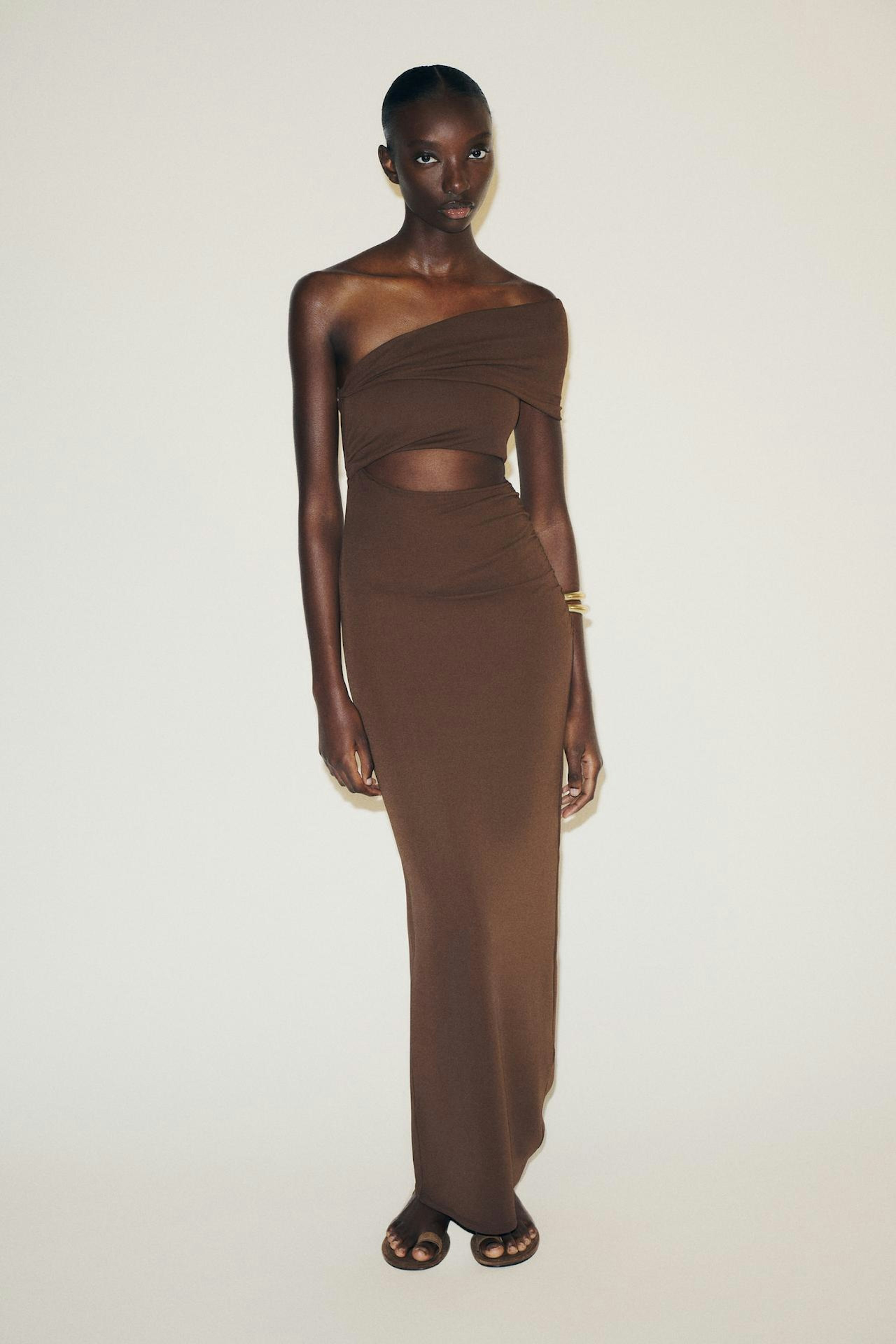 zara brown cut out dress Zara's Viral Maxi Has Already Sold Strapless Beaded Mini Hoco Size:Large 16.5