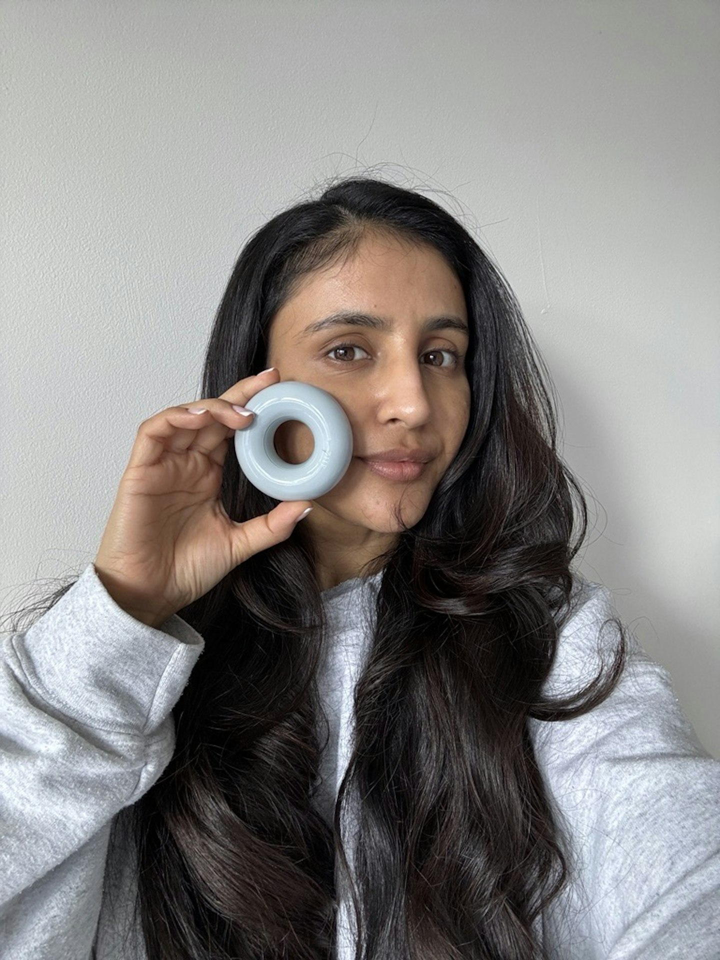 Sameeha Shaikh, beauty writer, testing the Ziip Dot