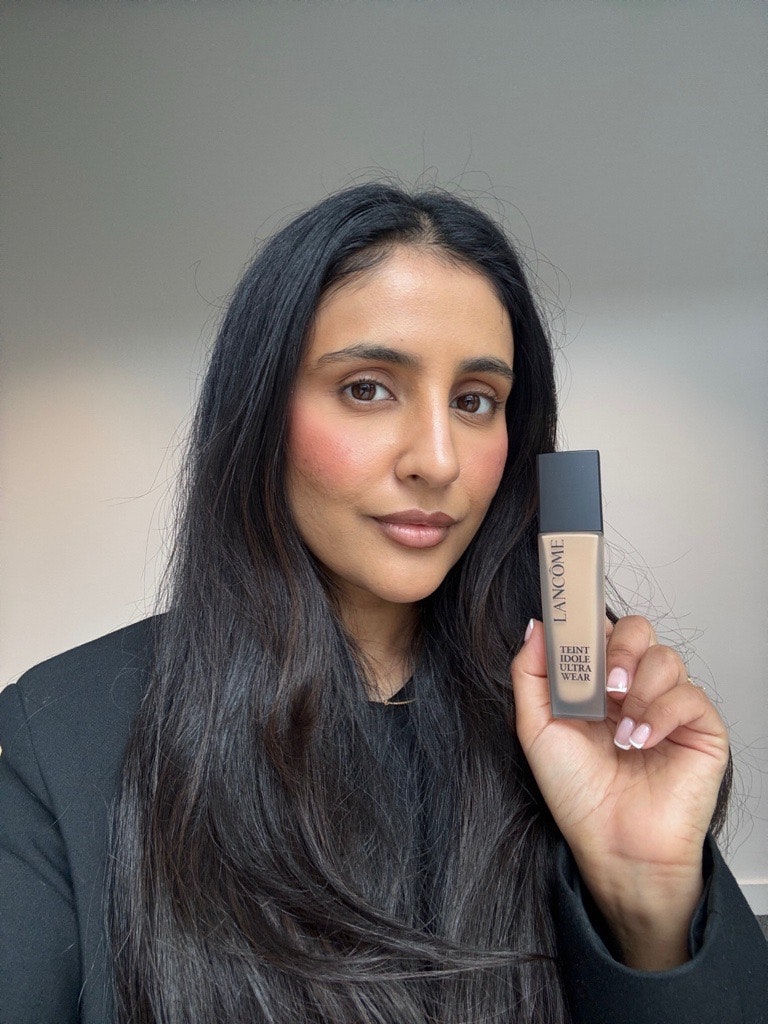 Sameeha Shaikh, beauty writer, using the Lancôme Teint Idôle Ultra Wear Foundation