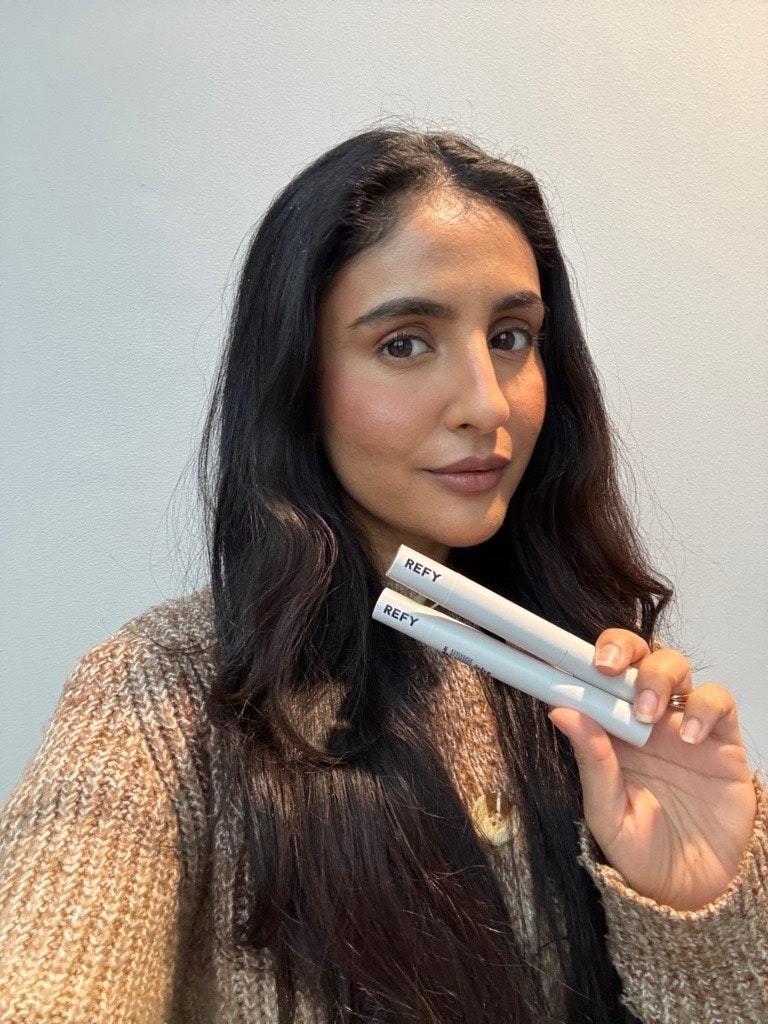 Rachael Martin using the Refy Lip Stick