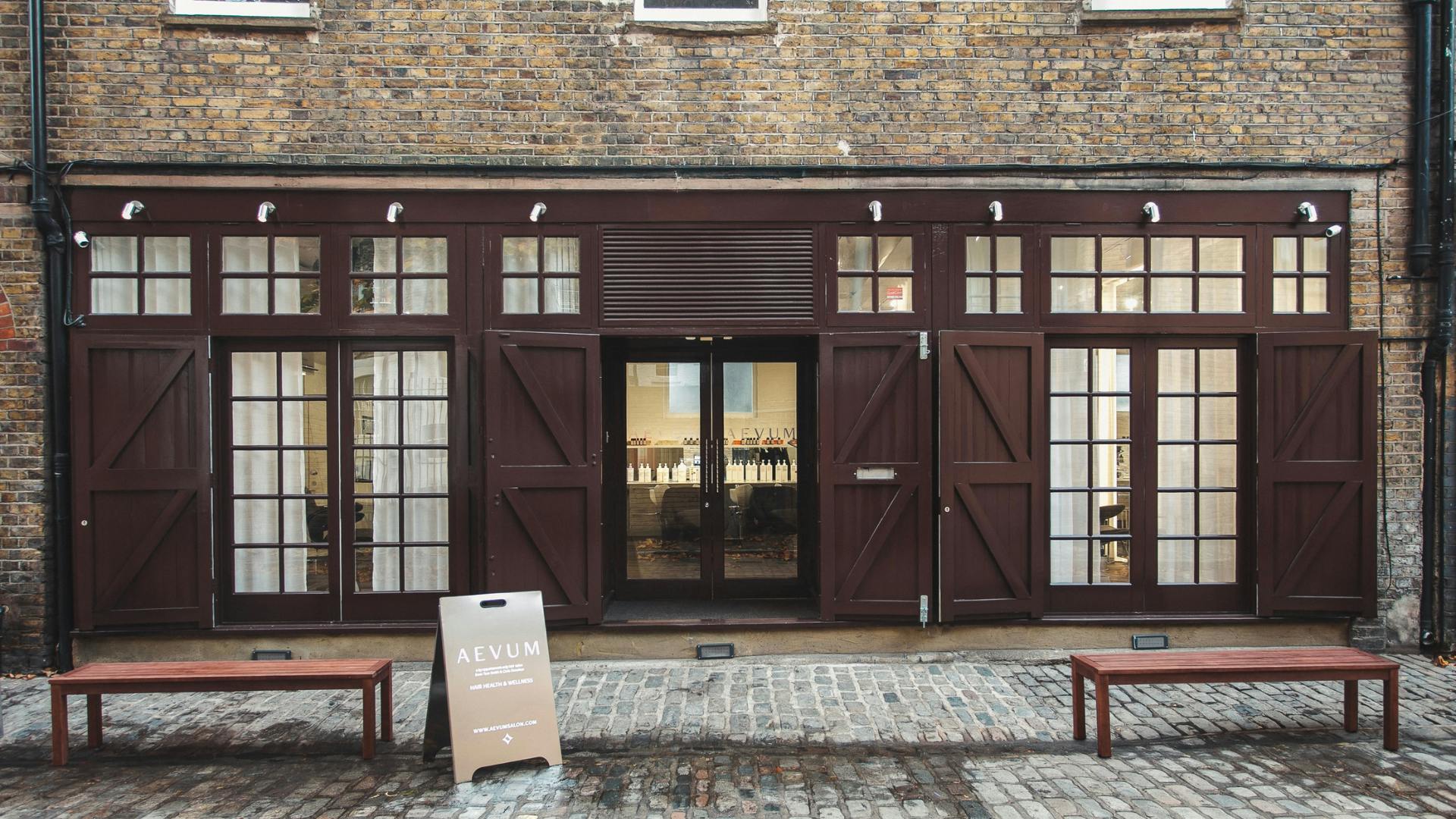 Salon interior feature image for Tom Smith’s new luxury salon in Bloomsbury