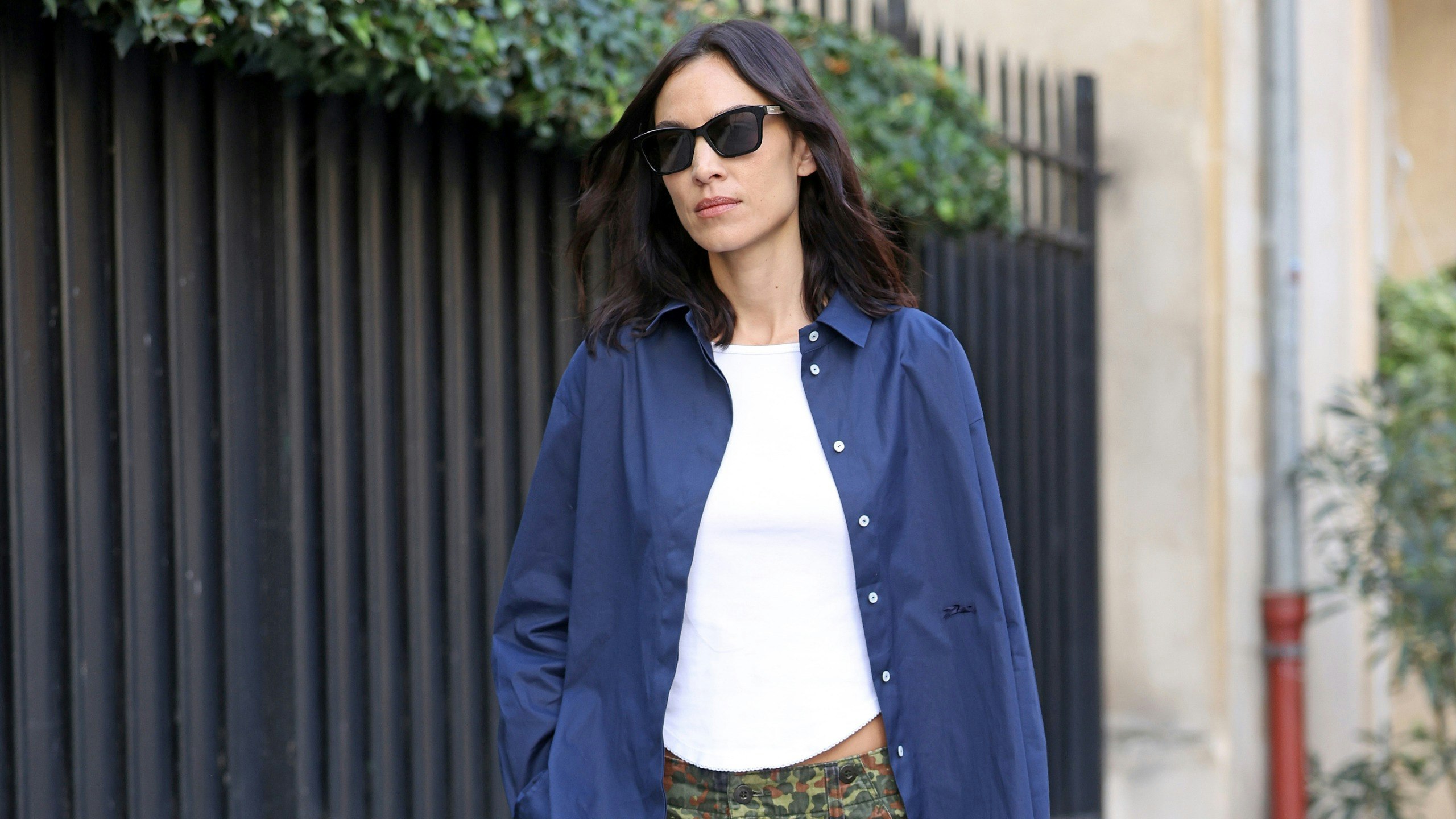 Alexa Chung trug gerade die perfekte Ausgehtasche
