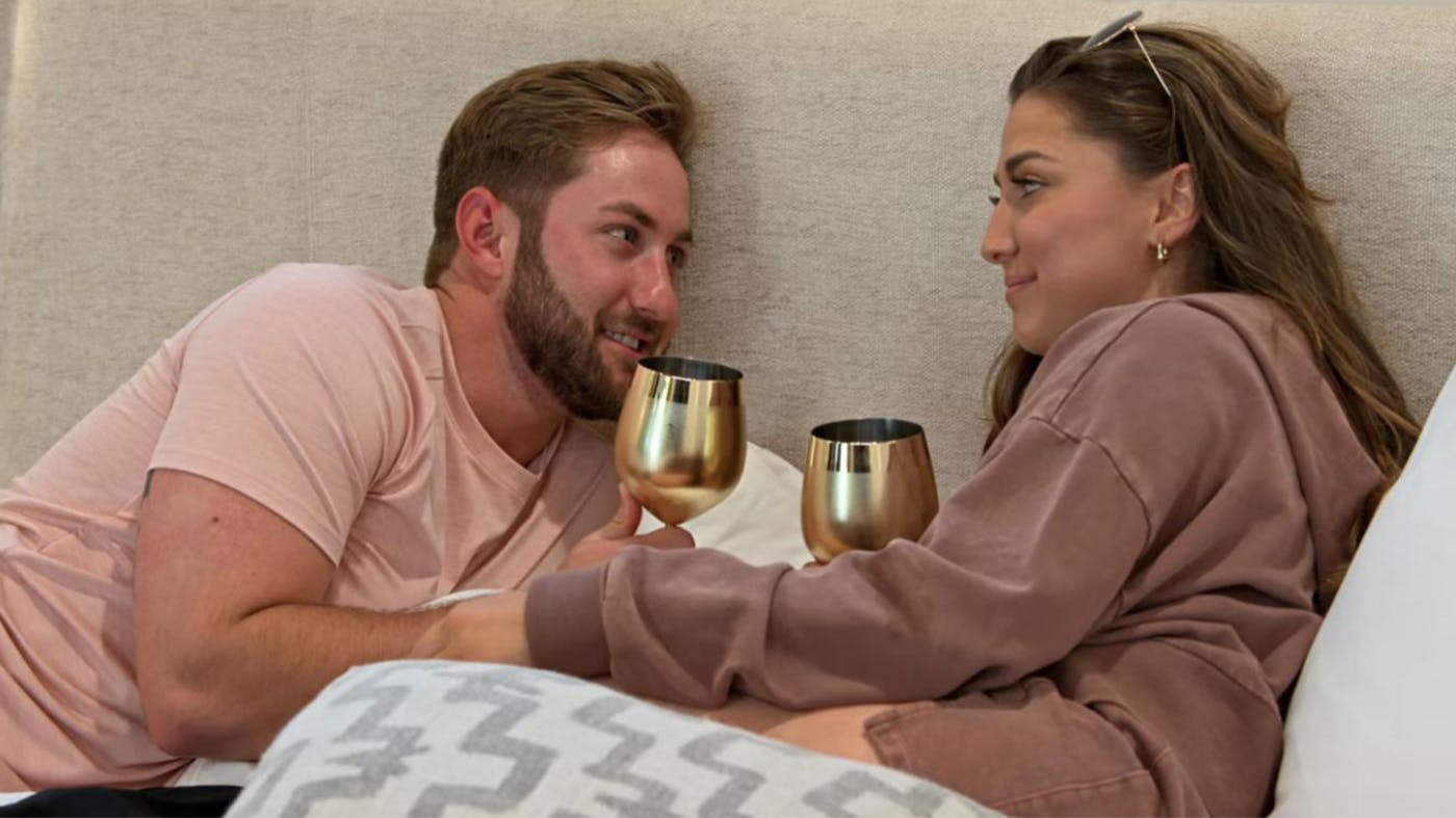 Where to buy the Love is Blind gold wine glasses Entertainment Heat