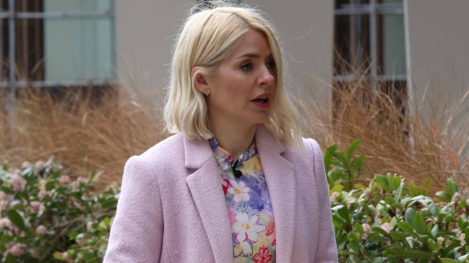Holly Willoughby has she lost it all? Entertainment Heat