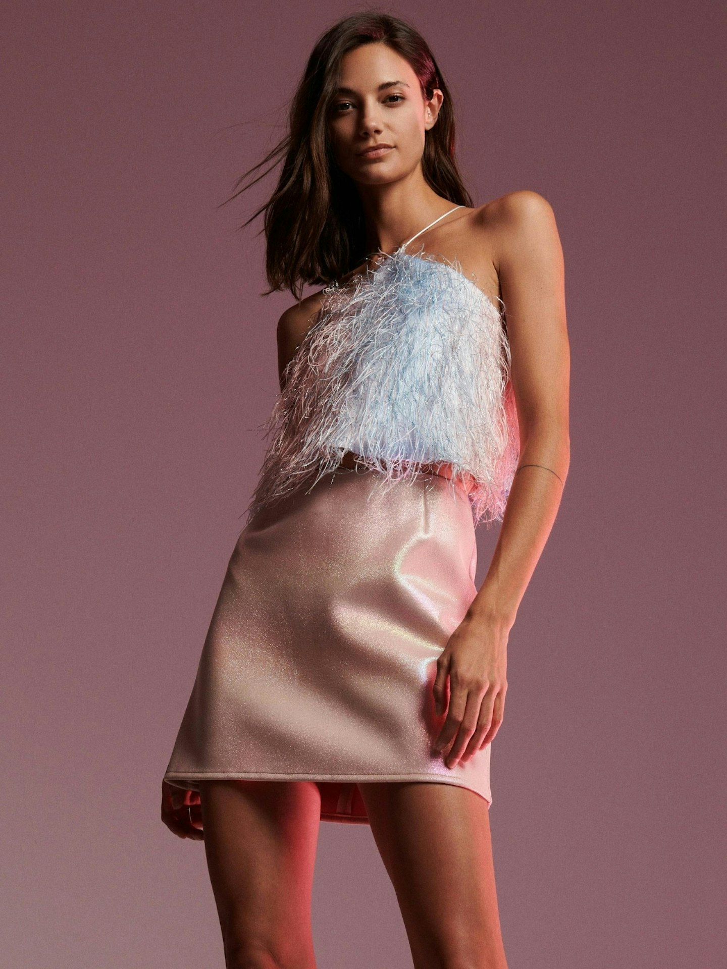 Reserved top with feathery finish