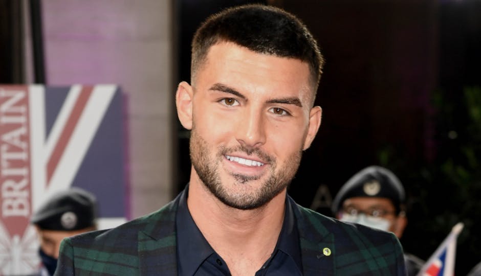 Liam Reardon on holiday with Love Island 2021 stars and we’re shook ...