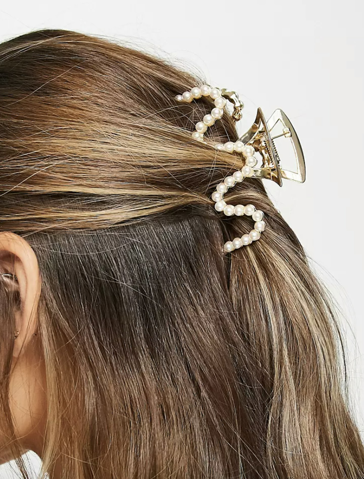 love-island-pearl-necklace