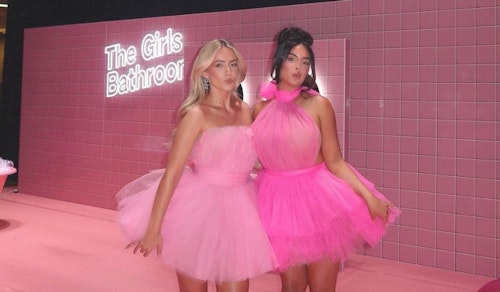 An ode to The Girls Bathroom Sophia and Cinzia’s tour outfits ...