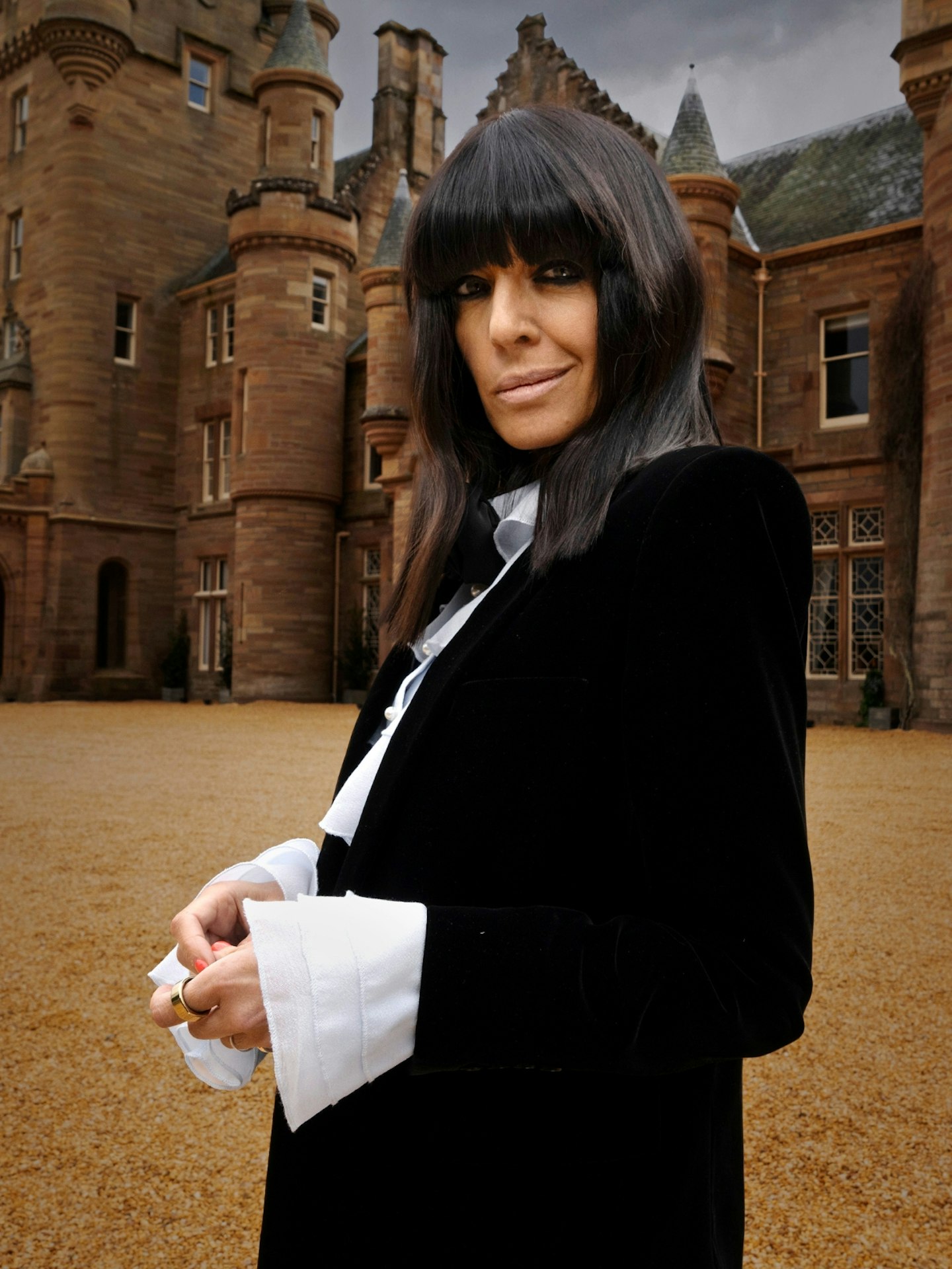 claudia-winkleman-traitors-outfits