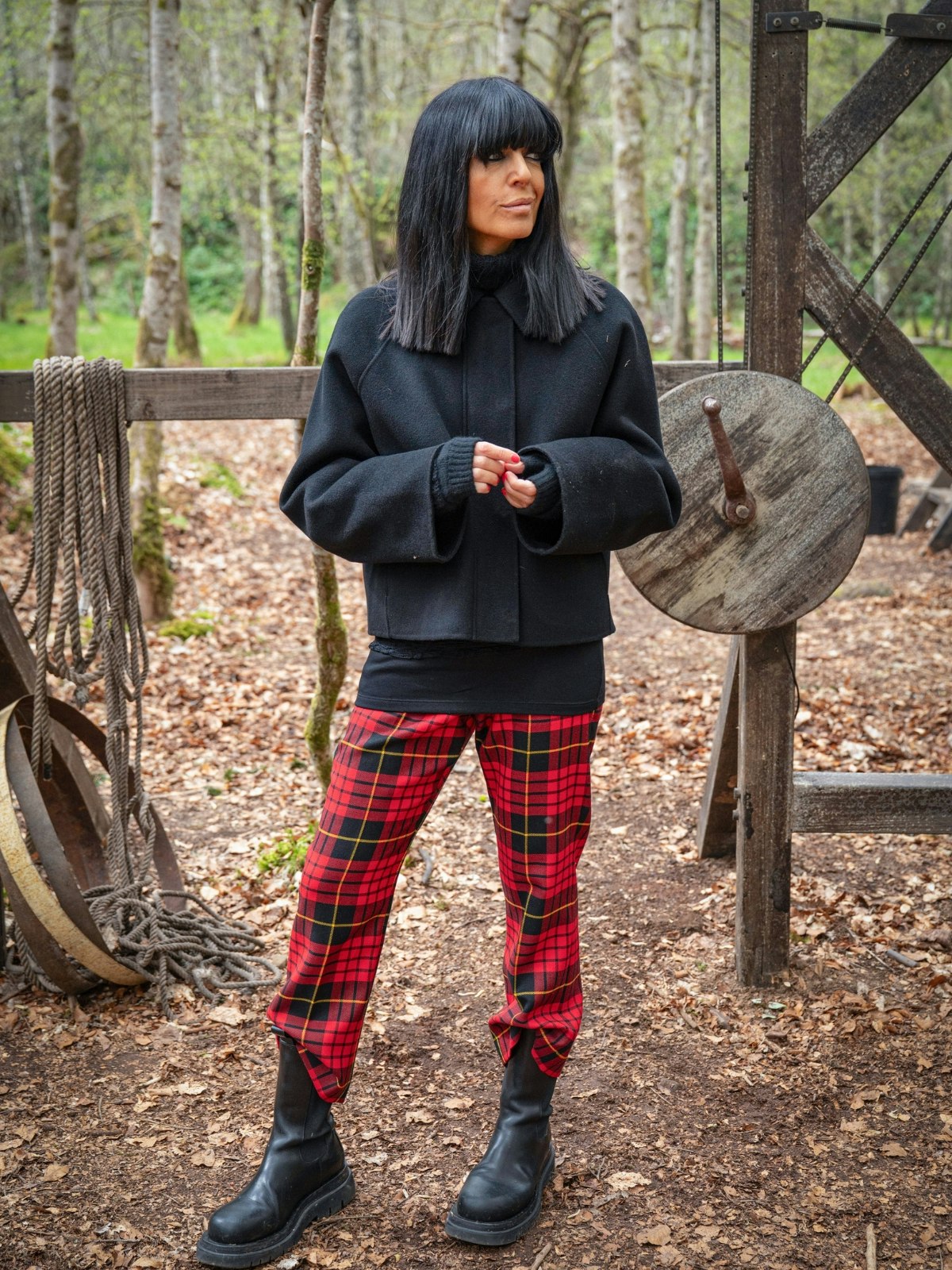 claudia-winkleman-traitors-outfits