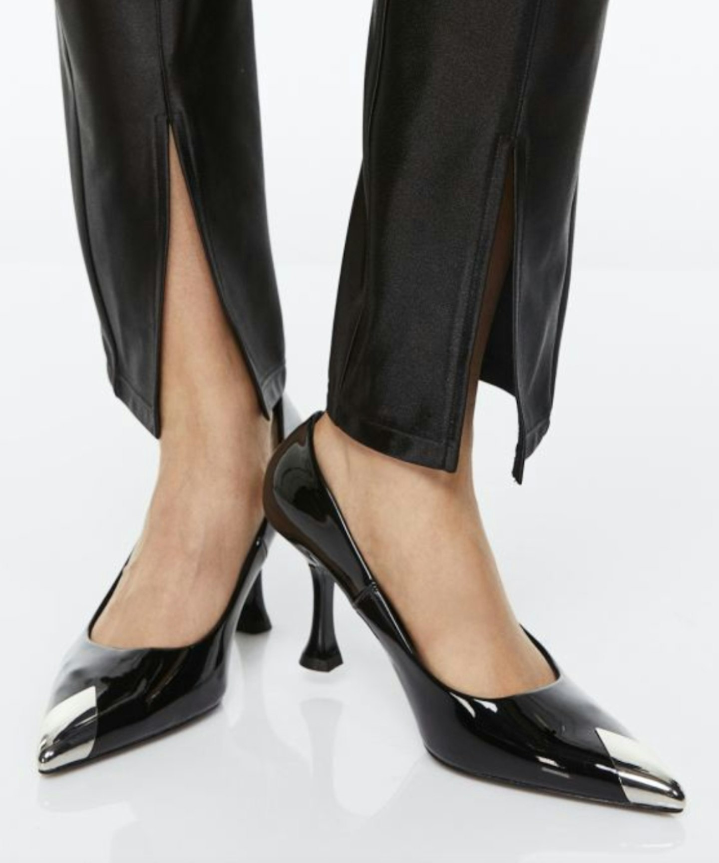 Court shoes
