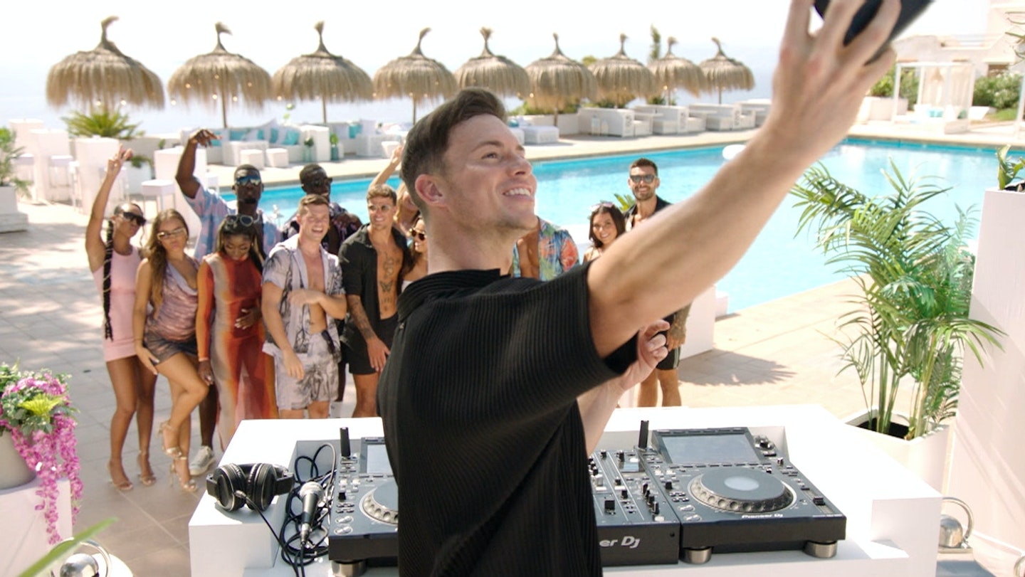 joel corry love island villa