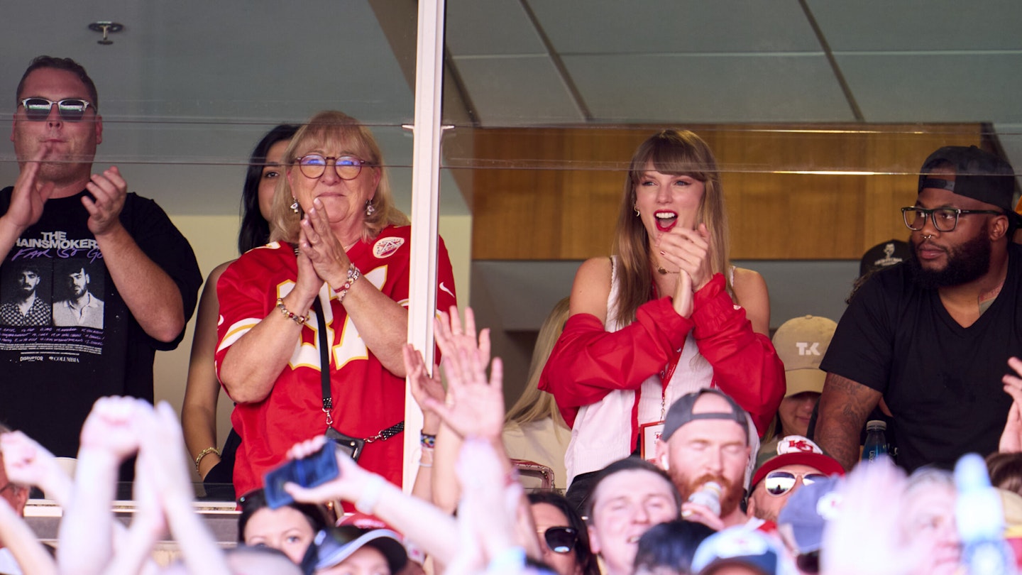 taylor swift and travis kelce mum