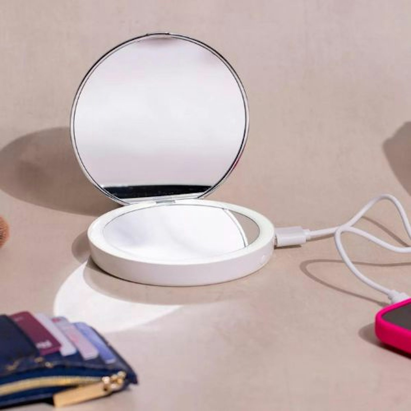 STYLPRO Flip 'N' Charge Power Bank Compact LED Mirror