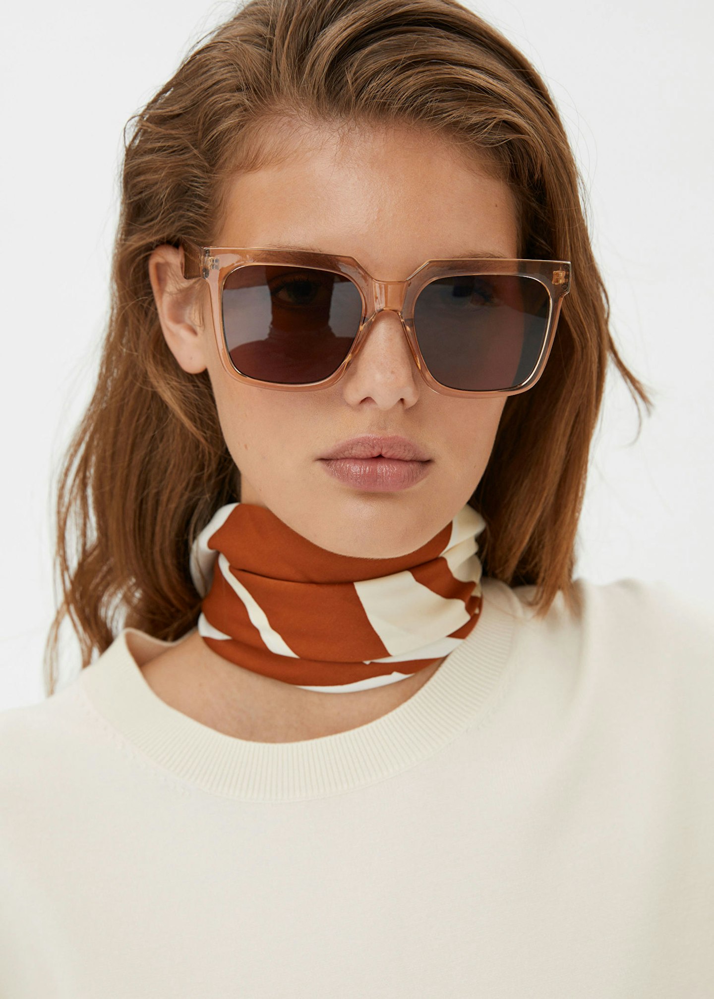 Peach fuzz colour & Other Stories Squared Angular Sunglasses