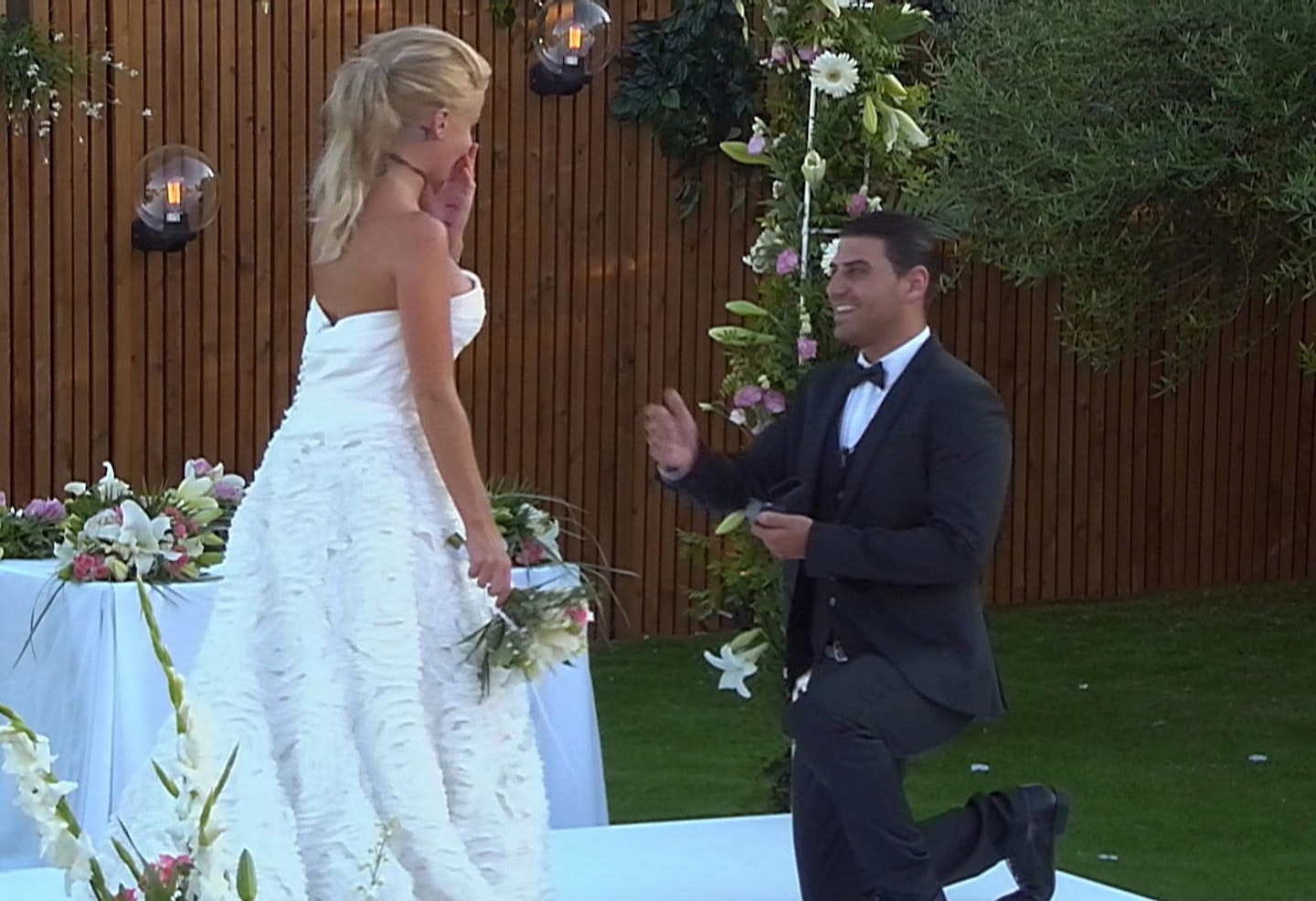 Jon Clark proposing to Hannah Elizabeth in the Love Island villa