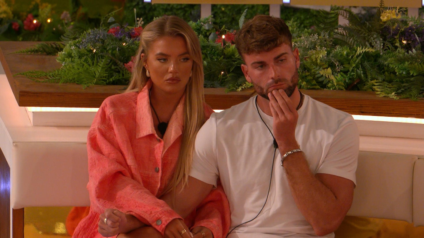love island molly smith and tom clare sitting around the firepit