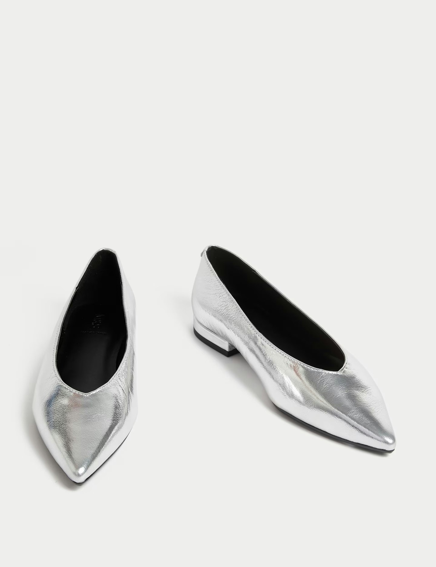 Leather pointed pump