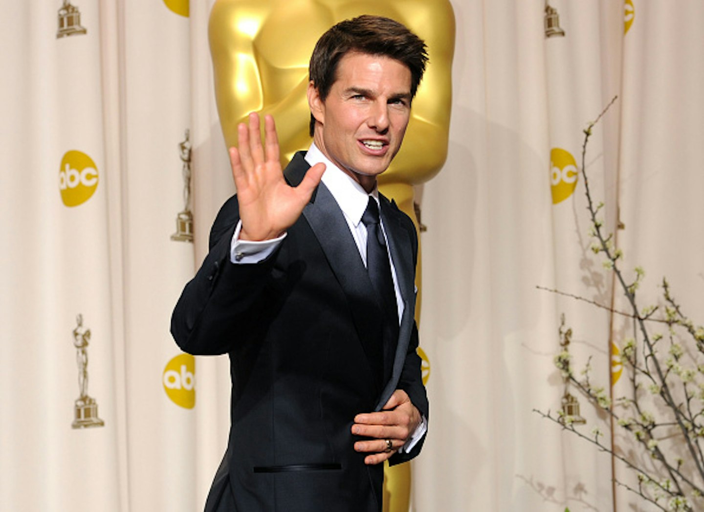 Tom waving at the Academy Awards in 2012