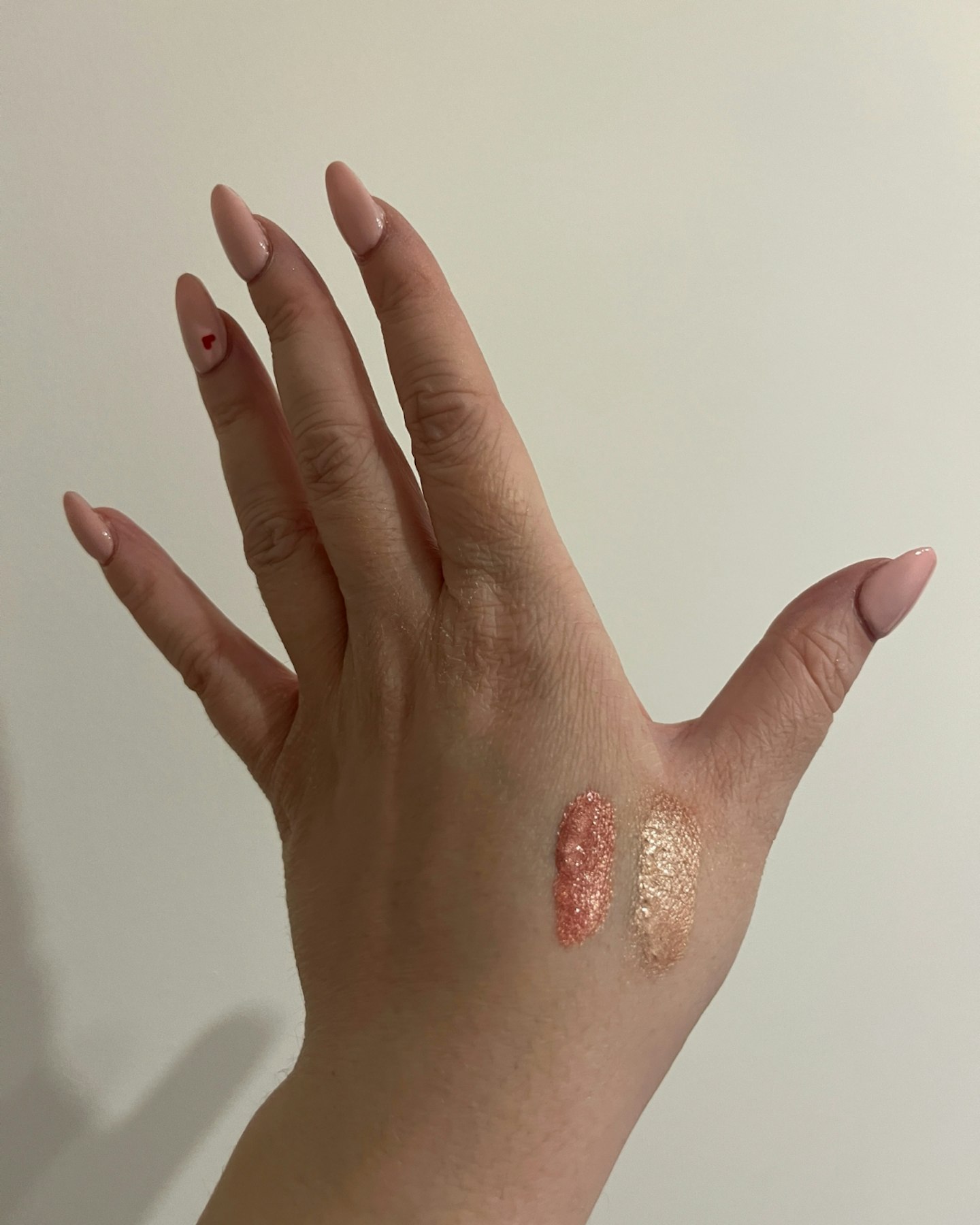 charlotte-tilbury-beauty-light-wand-swatch