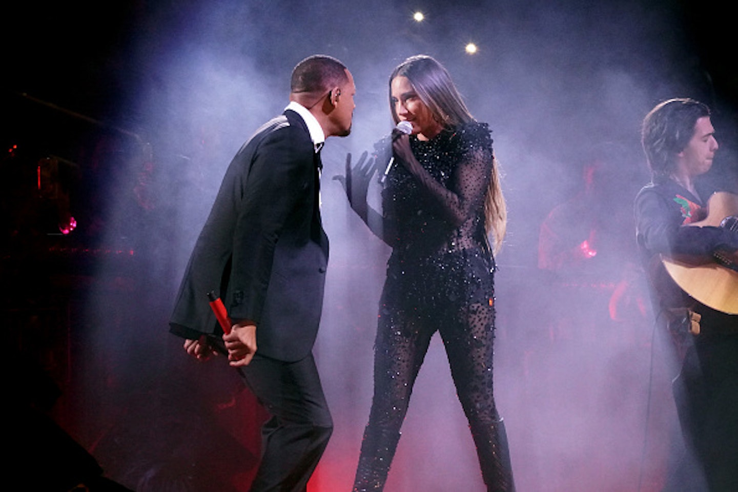 will smith and india on stage before their kiss
