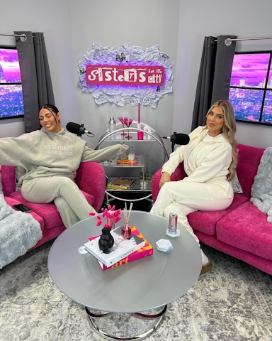 Mandi Vakili: Influencer, Podcast Host & Netflix’s "Inside" Star