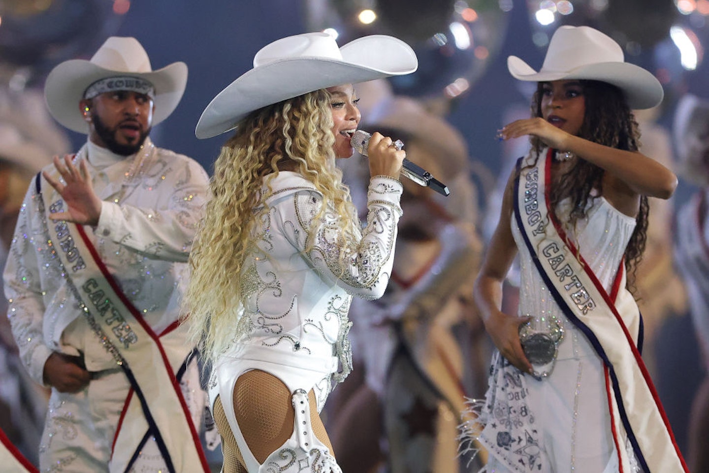 Bey and Blue performing together