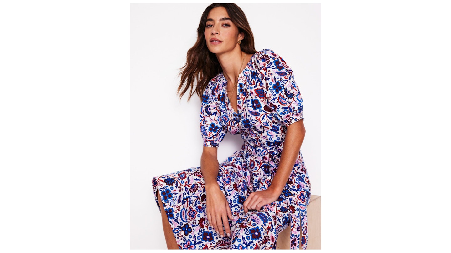 There's currently 61 off this stunning summer dress with flattering shape There's currently 61 off this stunning summer dress with flattering shape