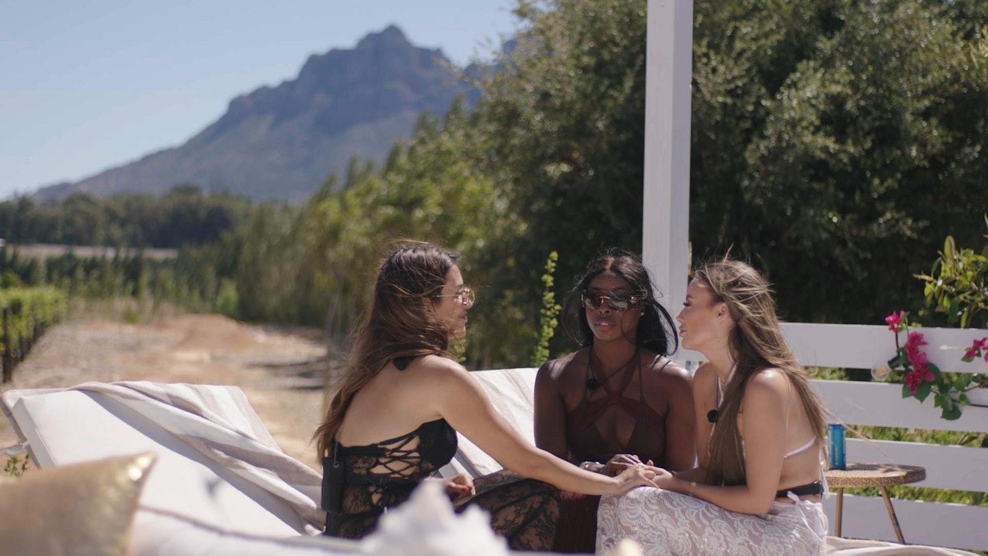 love island ekin-su, catherine and harriett together