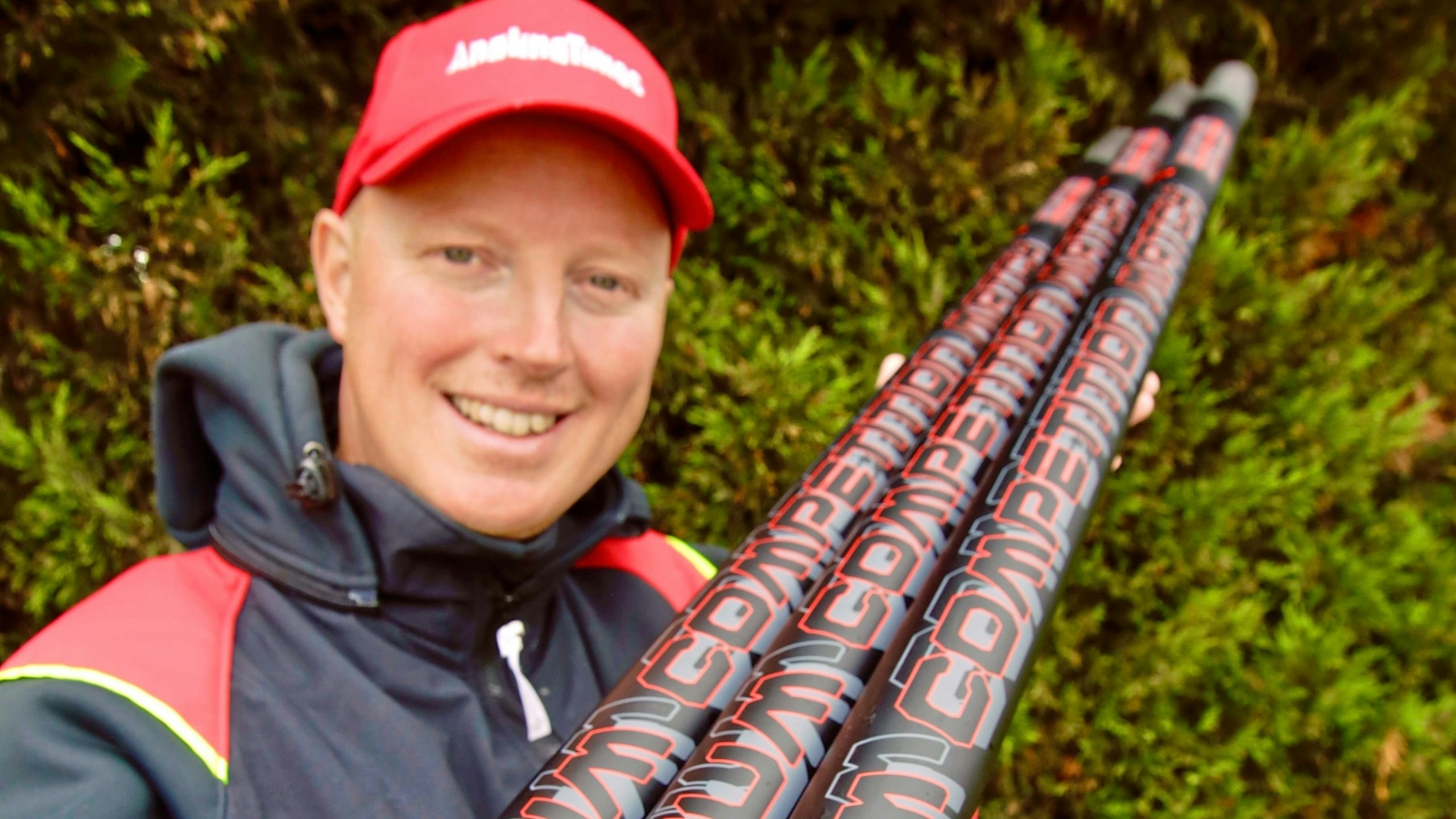 Dan Webb holding the Garbolino Hexium Competition Match 16m