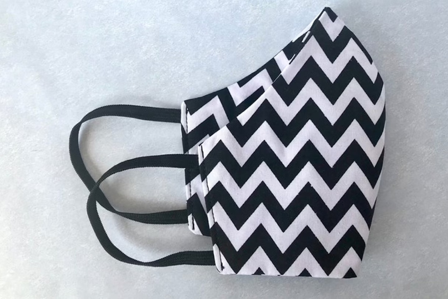 Twin Peaks – Black And White Chevron Face Mask