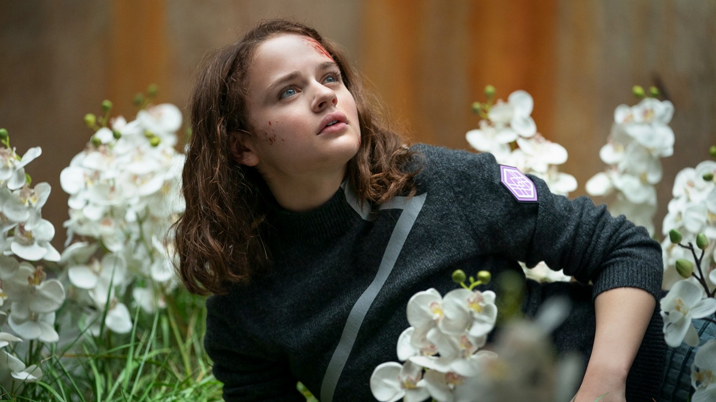 Joey King Learns Some Dangerous Beauty Secrets In The Trailer For Sci ...