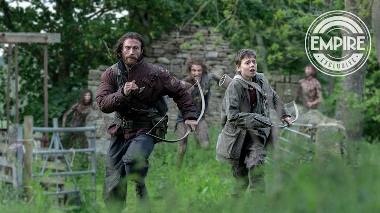 Aaron Taylor-Johnson está em fuga em nova imagem de Extermínio: A Evolução 1 Aaron Taylor-Johnson como Jamie e Alfie Williams como Spike em Extermínio: A Evolução (Divulgação / Empire)