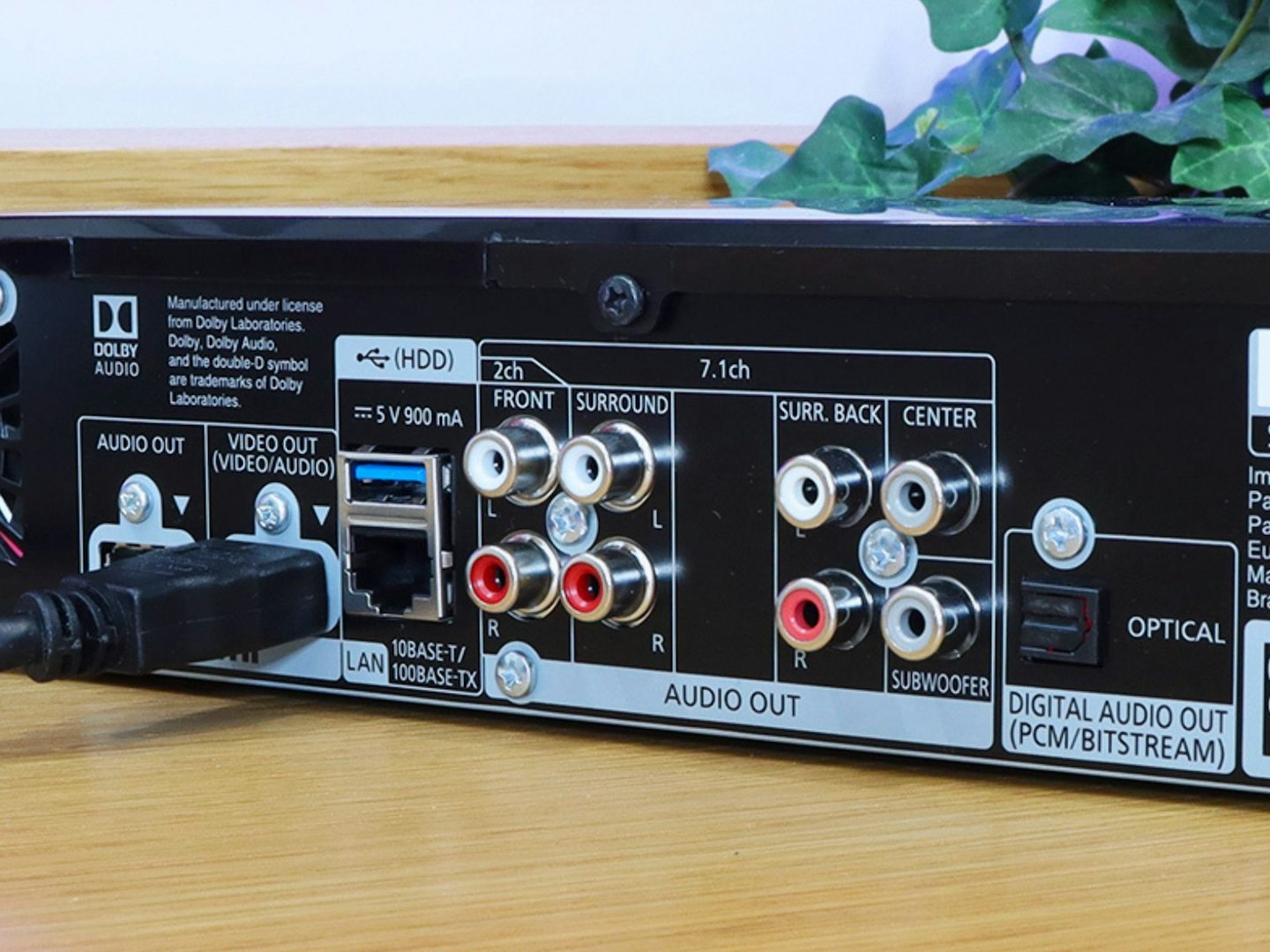 Panasonic DP-UB820EB Blu-ray Player rear -ports 2