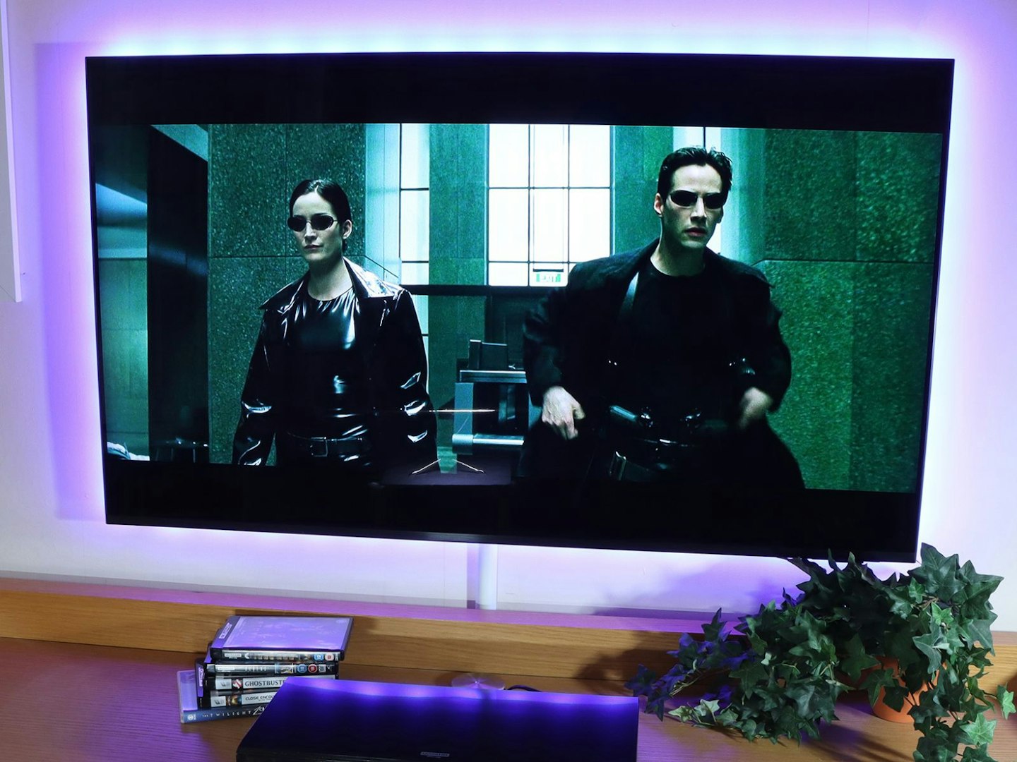 Panasonic DP-UB820EB Blu-ray Player - the matrix on TV