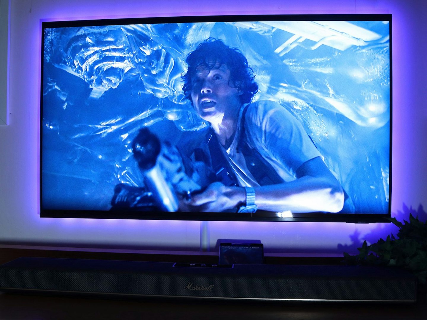 marshall heston 120 soundbar - Aliens on TV