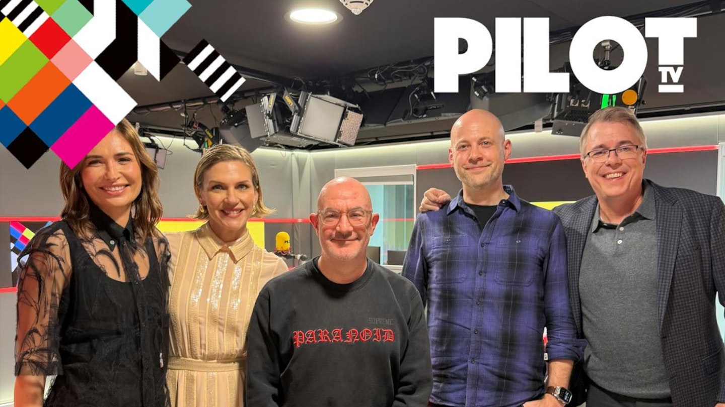 Pilot TV Podcast Ft. Pluribus’ Vince Gilligan, Rhea Seehorn, And Karolina Wydra