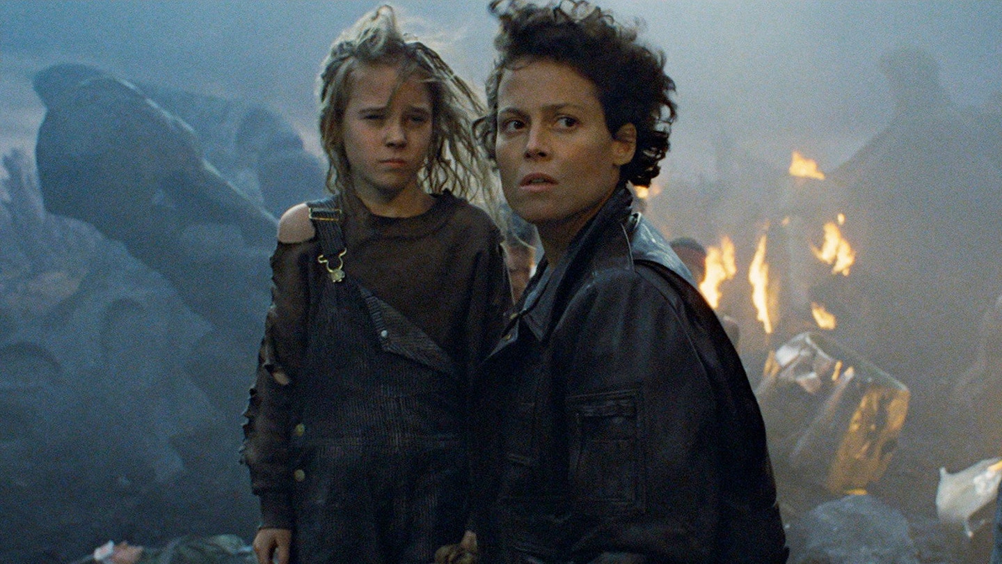 Sigourney Weaver Recalls "Terrifying" Early Days Making "Aliens" — image 2