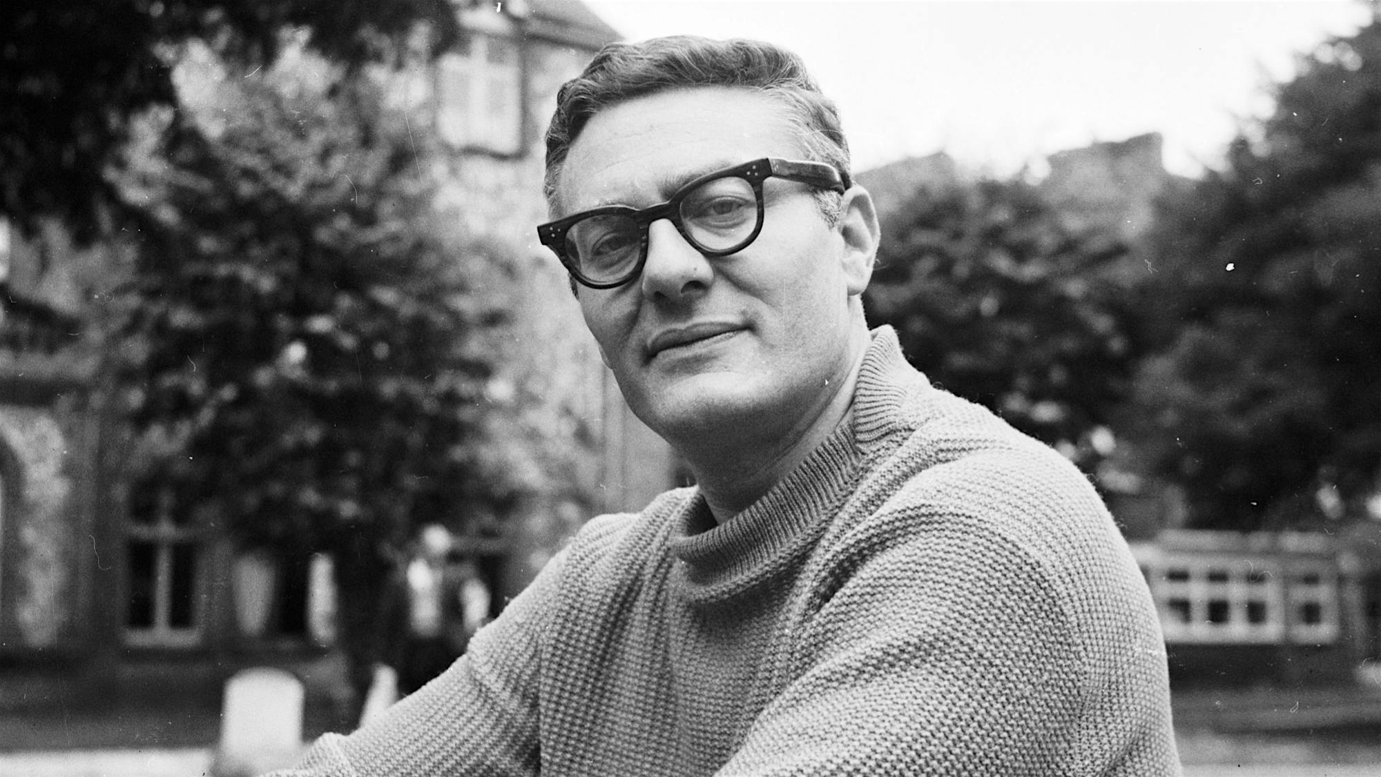 Amadeus playwright and screenwriter Peter Shaffer dies, aged 90