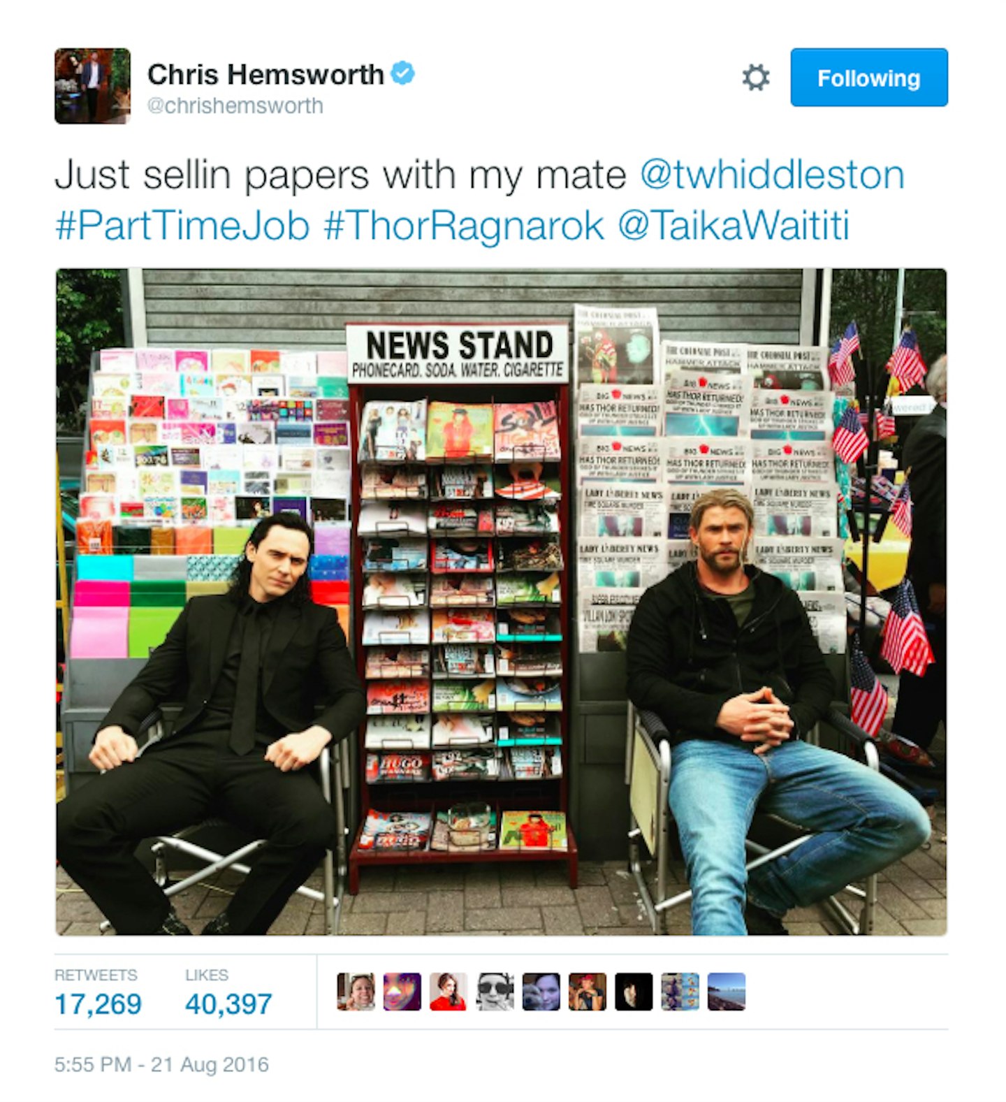 Tom Hiddleston and Chris Hemsworth on the set of Thor Ragnarok (Tweet screen shot)