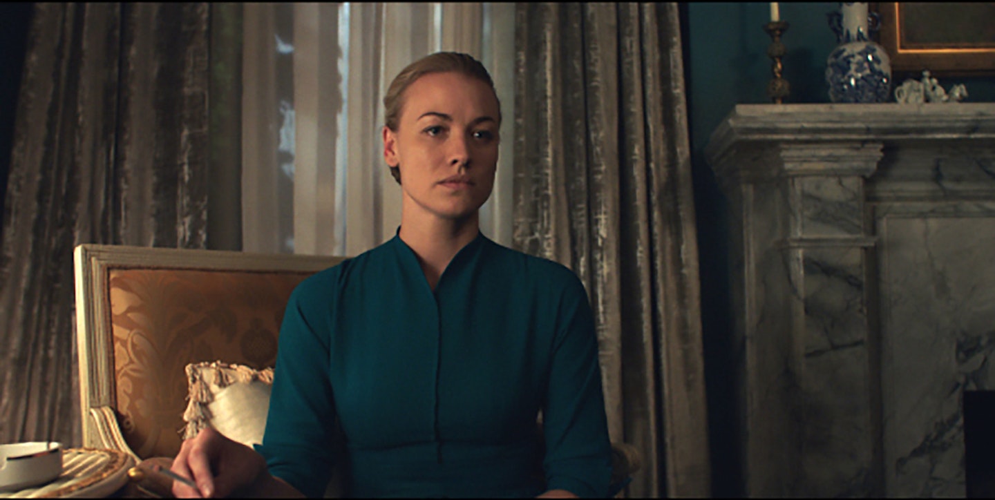 handmaids-tale-yvonne-strhovski-as-serena