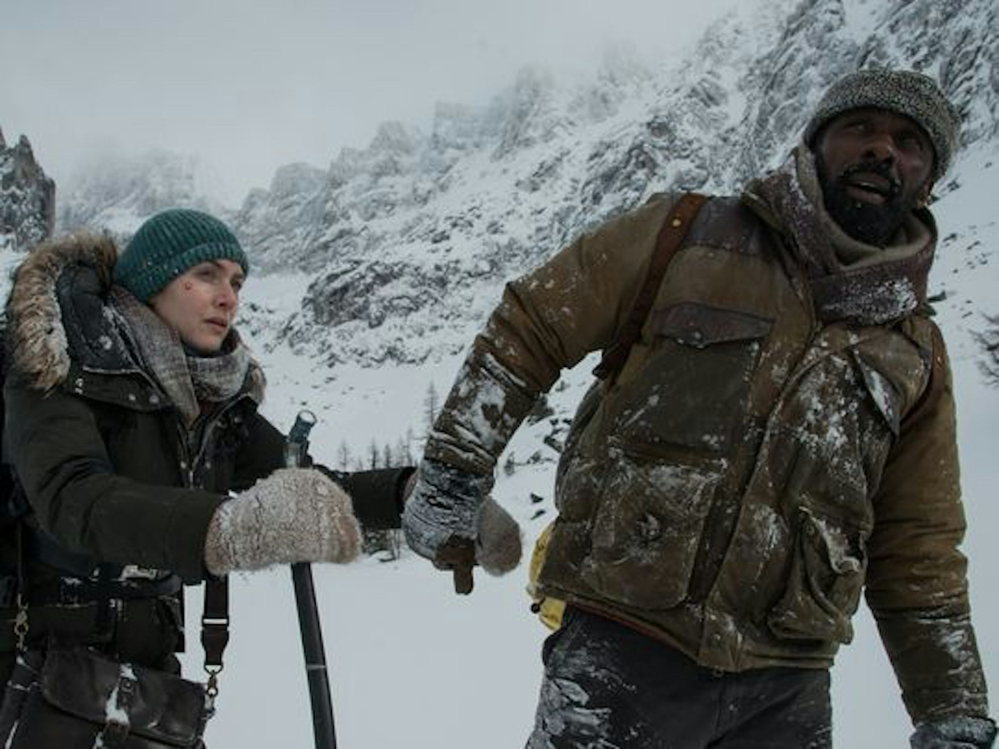 Kate Winslet and Idris Elba in The Mountain Between Us