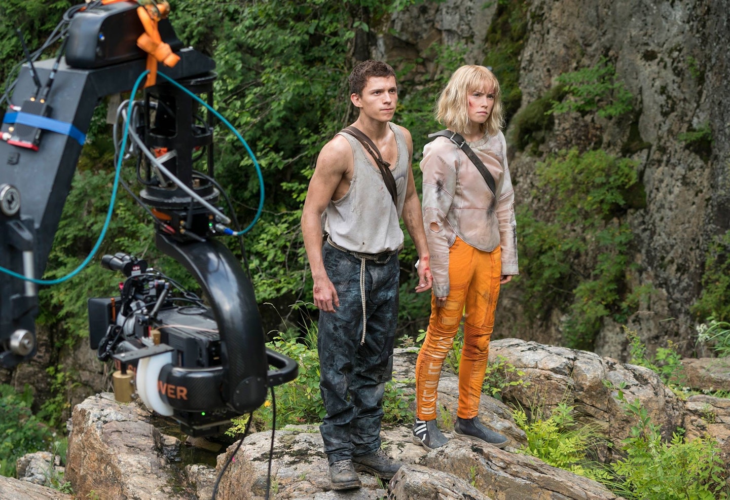 Daisy Ridley and Tom Holland in Chaos Walking (set)