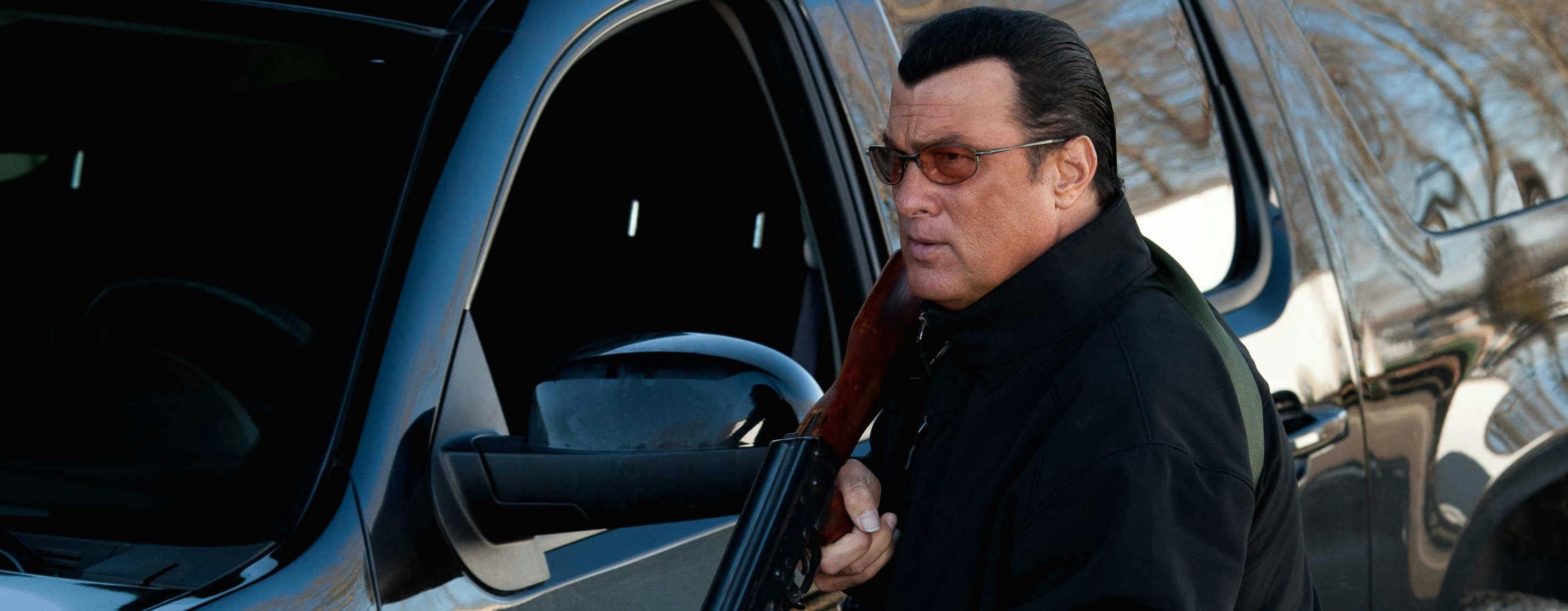 Charlize Theron Calls Out Steven Seagal, image size:2034x1144