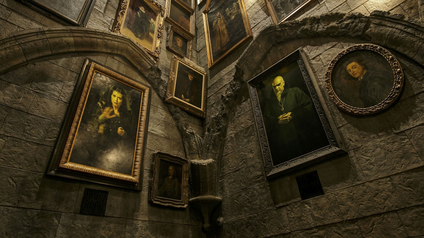 File:Harry Potter and the Forbidden Journey queue - Harry, Ron