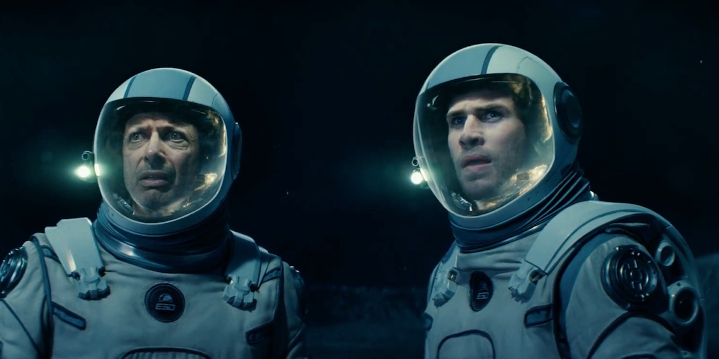 Jeff Goldblum and Liam Hemsworth in Independence Day: Resurgence