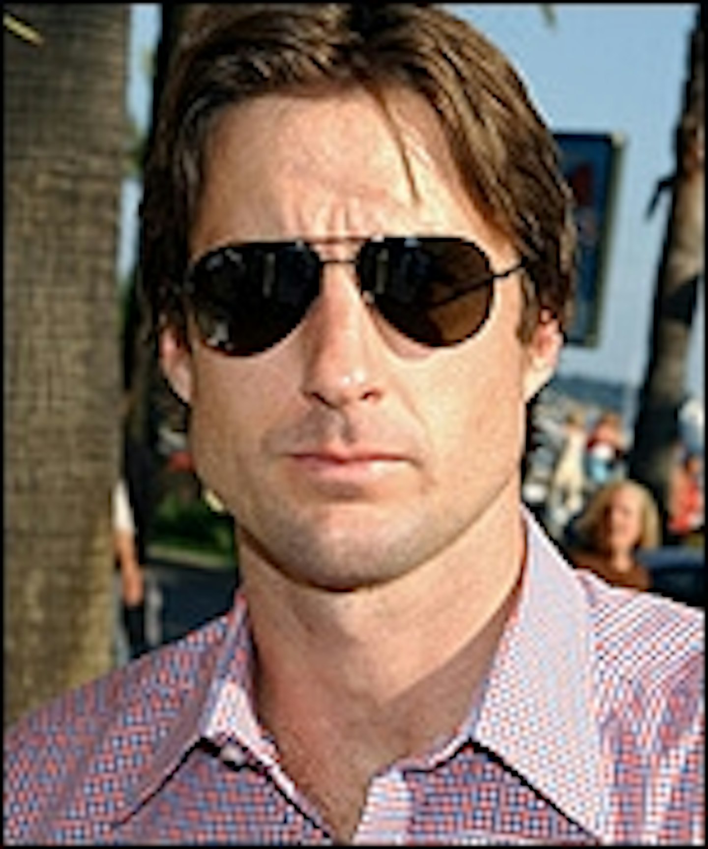 Luke Wilson And Ribisi Are Middle Men